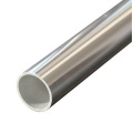 Polissage des tubes en aluminium pour les jambes de table